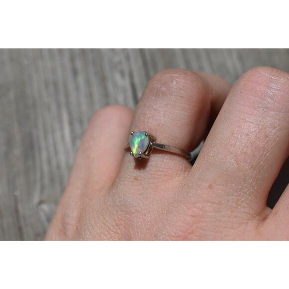Opal ring, pear opal ring, natural opal, alternative engagement ring - Picture 2 of 4
